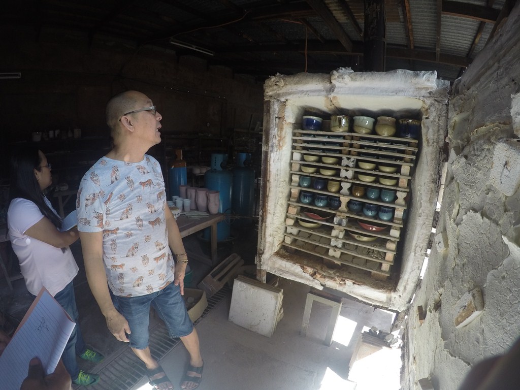 Ugu Bigyan Pottery Tiaong Quezon Huge Oven.JPG