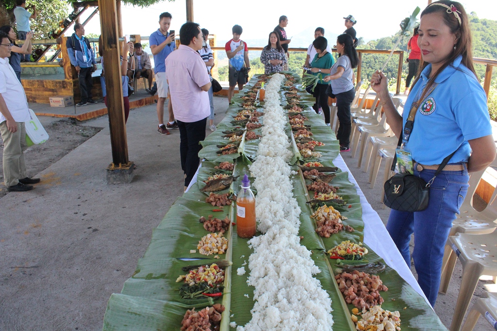 Boodle fight in Cuyapo Mt. Bulaylay.JPG