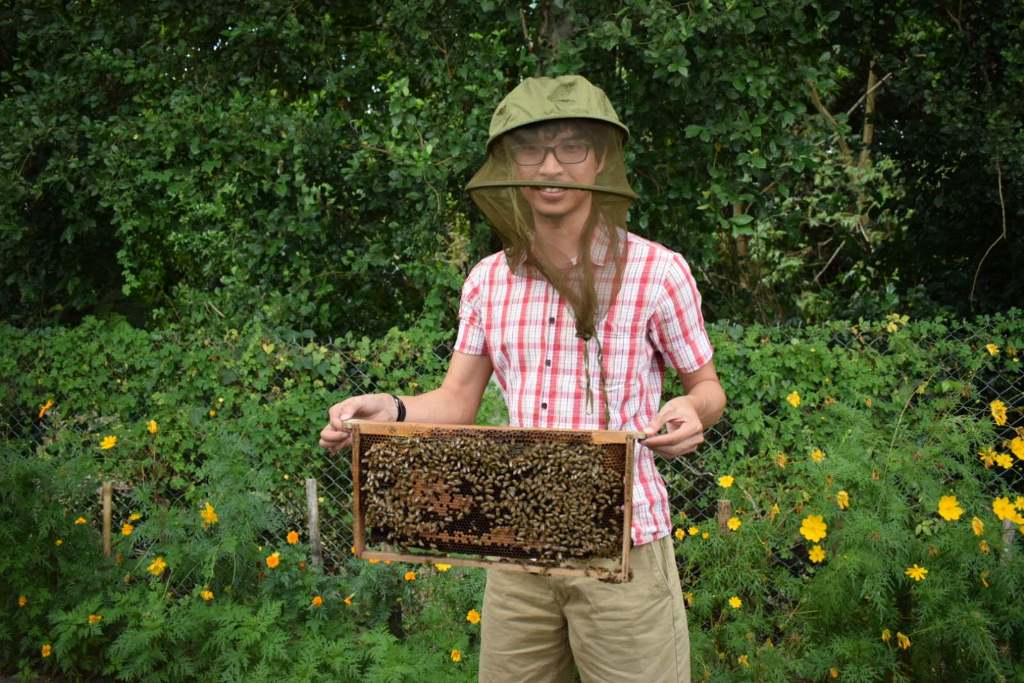 Team Dagui Farm Bee Keeping.jpg